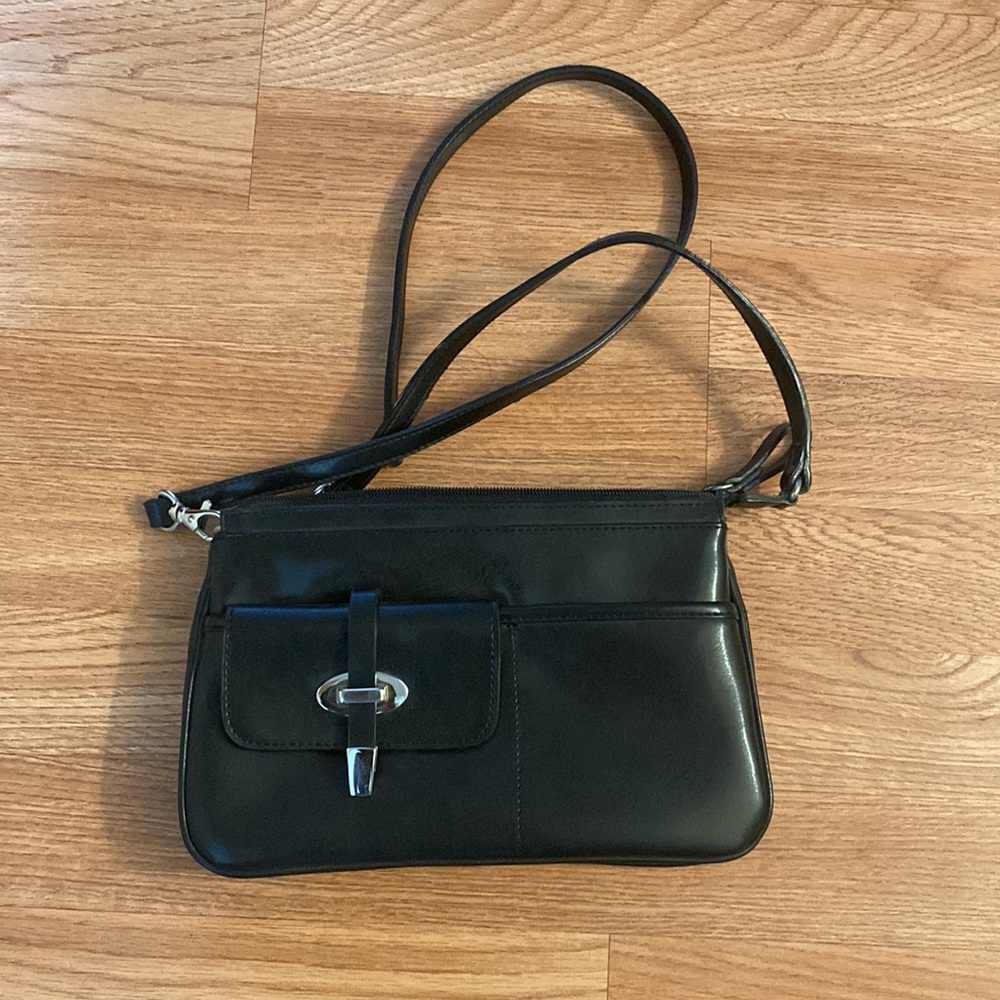 Nine West purse. W:10inches H:6 1/2 inches